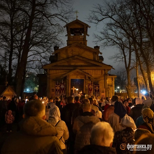 Пасхальные богослужения в храме Великомученика и Целителя Пантелеимона | Источник: Андрей Бок / «Фонтанка.ру»