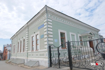 Таким особняк Каменских видят пермяки с шоссе Космонавтов | Источник: Тимофей Калмаков / 59.RU