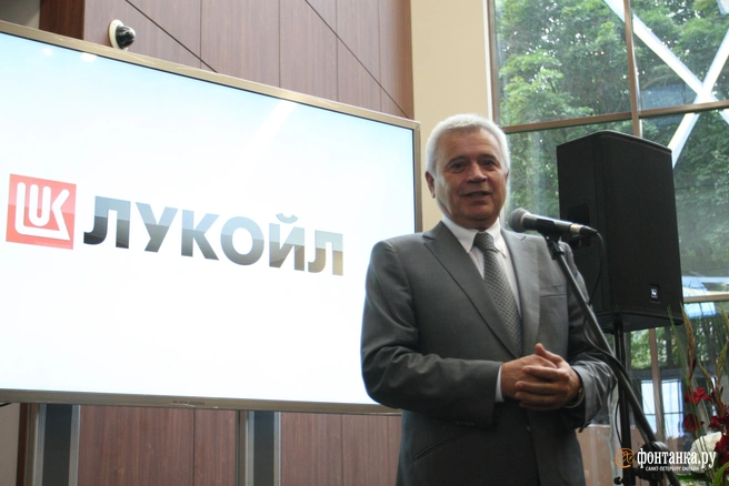 Алекперов родился в Баку, происходит из семьи нефтяника, с 1980-х он работал на руководящих должностях нефтегазовых предприятий, а после приватизации стал хозяином «Лукойла» | Источник: Михаил Огнев / FONTANKA.RU