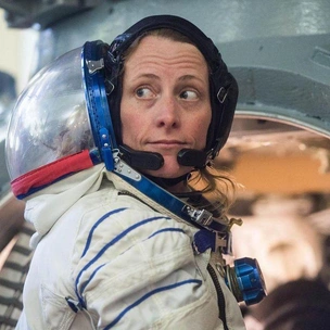 С 1 ноября в открытом космосе вращается женская сумочка