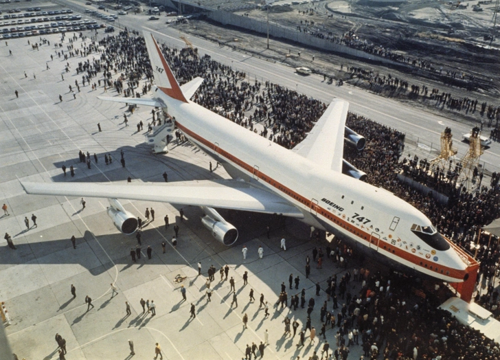 Презентация «Боинга 747», крупнейшего в мире реактивного лайнера, в аэропорту Пейн-Филд, Вашингтон, 30 сентября 1968 года | Источник: Getty Images
