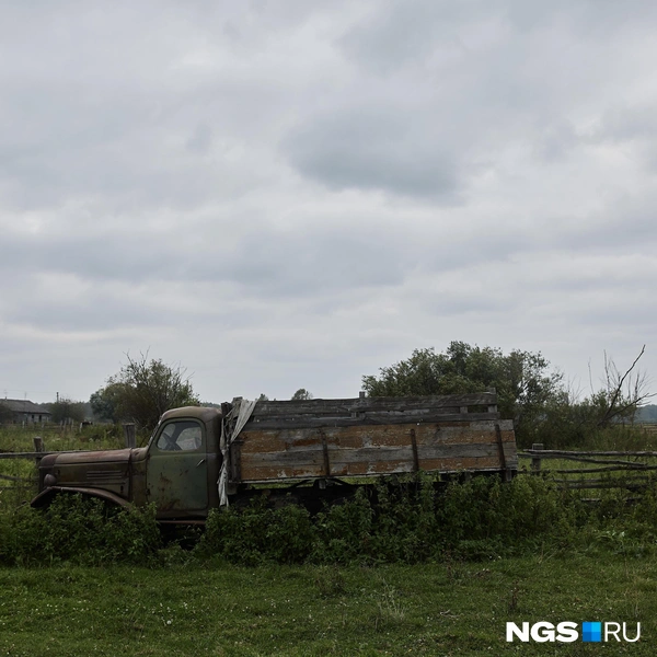 Когда-то через Мальчиху проходила железная дорога-узкоколейка, но это давно в прошлом | Источник: Александр Ощепков / NGS.RU