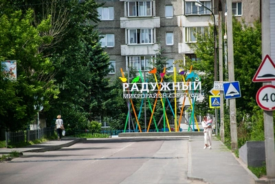 В Иркутске у дома в Радужном обвалилась отмостка