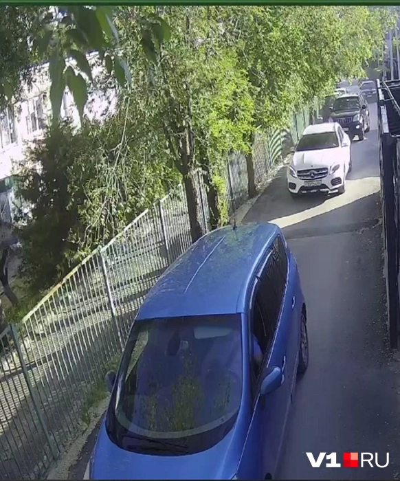 На спокойном участке теперь постоянно ездят водители, чтобы не оказаться в пробке | Источник: читатели V1.RU