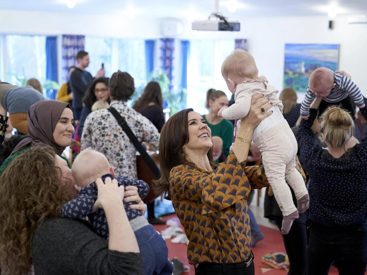 Любимая королева: самый милый момент в первый день правления датской Мэри, который растрогает вас до слез