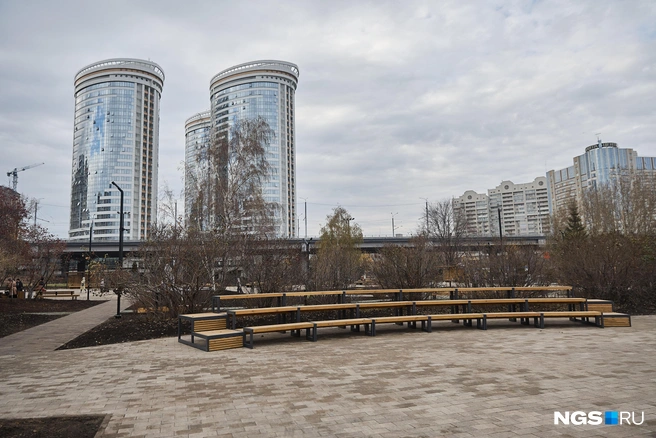 Парк находится под Октябрьской магистралью | Источник: Александр Ощепков / NGS.RU