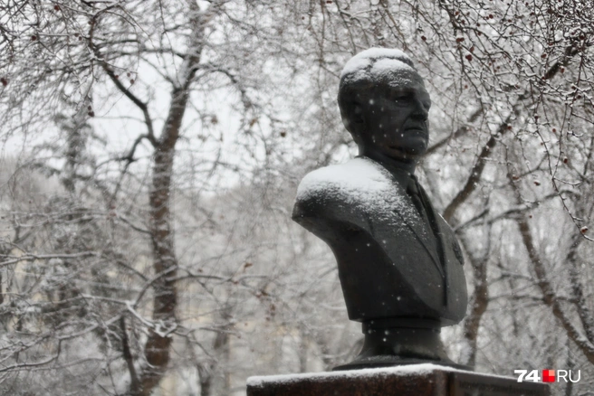 Хочется задумчиво смотреть на падающие снежинки и думать о высоком | Источник: Наталья Лапцевич