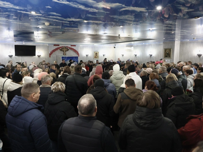 В городе состоялись панихиды по первым жертвам взрыва, которые собрали сотни участников | Источник: Наталья Лапцевич
