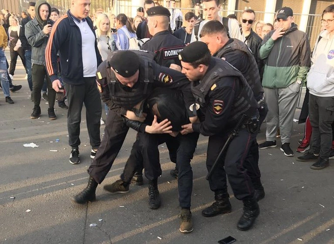 Рэп-фестиваль в Москве закончился столкновениями подростков с бойцами Росгвардии | ya62.ru