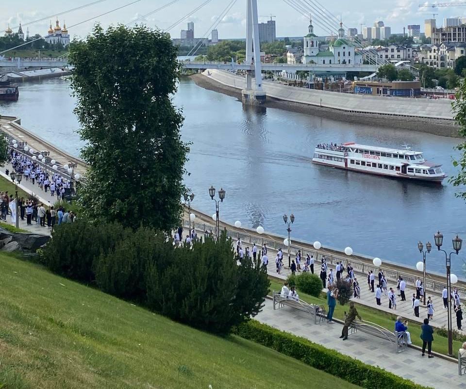 Шоу на воде и закрытая набережная. Как в Тюмени пройдет первый общегородской выпускной