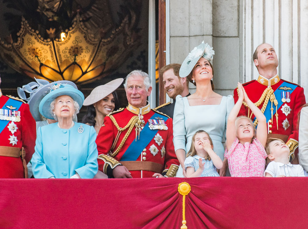 Фото №1 - От Дианы до Кейт Миддлтон: самые яркие «балконные» кадры Trooping The Colour
