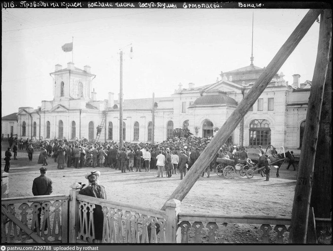 Проводы на красноярском вокзале члена Государственной думы Ермолаева, 1906 | Источник: pastvu.com