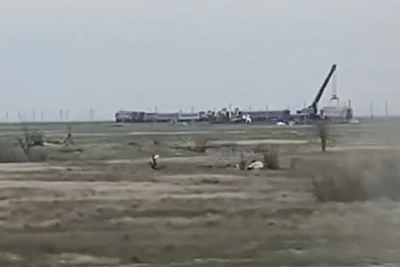 Под Волгоградом краном поднимали вагоны