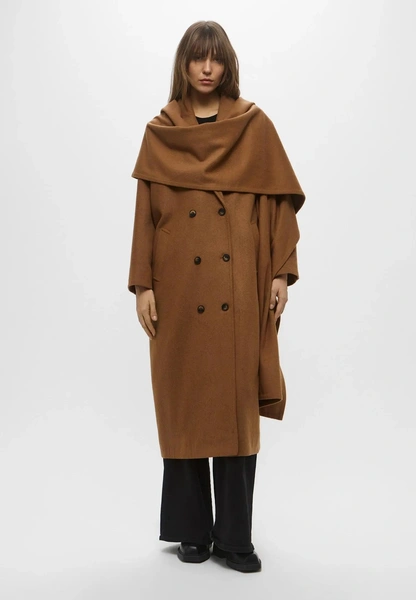 Оранжевый + бордо и еще четыре неочевидные цветовые пары, которые будут в тренде в 2026 году Оранжевый + бордо и еще четыре неочевидные цветовые пары, которые будут в тренде в 2026 году