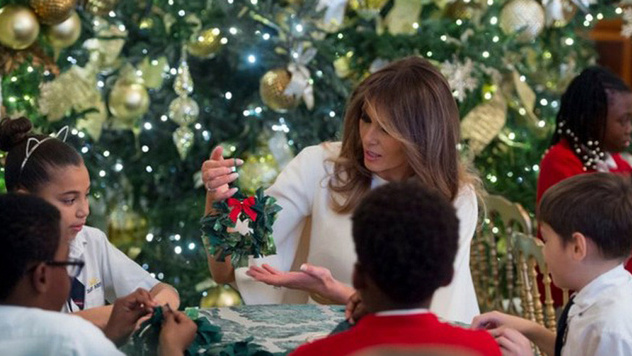 Мелания Трамп показала, как украсила Белый дом к Рождеству