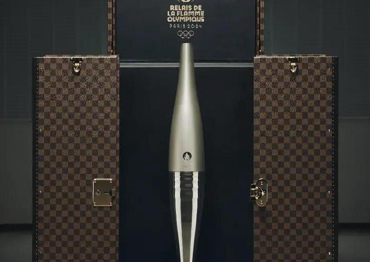 Louis Vuitton разработал специальные чемоданы для олимпийских медалей и факелов
