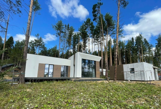 Отличительная особенность поселка состоит в архитектурной гармонии без высоких заборов и хаотичной застройки | Источник: «Урман»