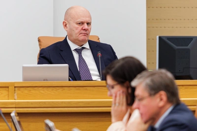 Экс-мэр Красноярска Логинов доставлен в город