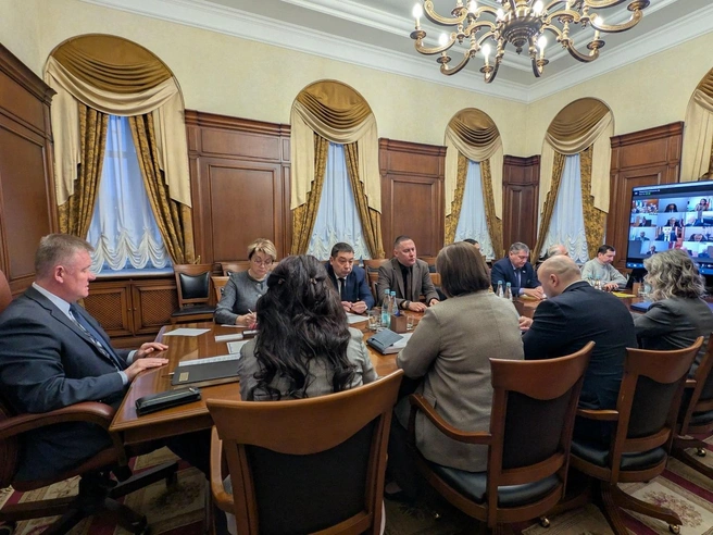 Мэр распекает подчиненных после коррупционного скандала | Источник: Михаил Исаев / Telegram