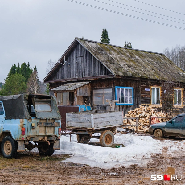 …или другой машине, приспособленной для таких дорог | Источник: Тимофей Калмаков / 59.RU