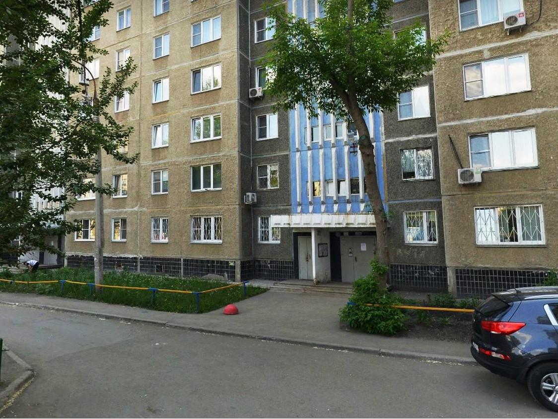 Пройти через унижения, чтобы попасть домой: у челябинки перестали работать ключи от домофона, когда она была за границей