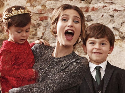 Бьянка Балти на детском утреннике Dolce & Gabbana