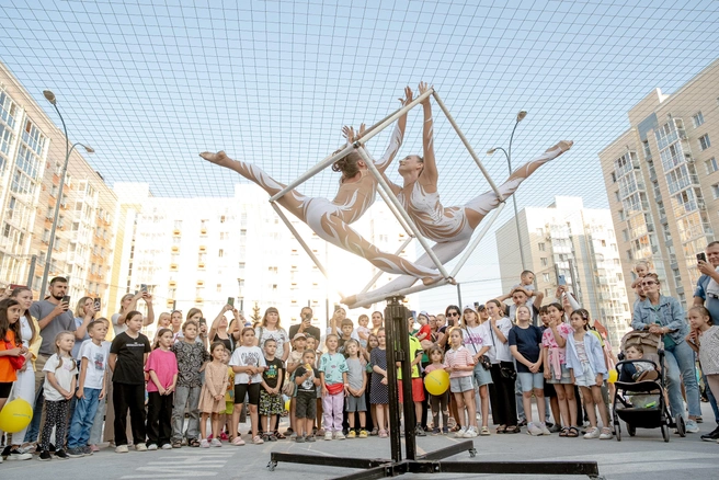 Праздник завершился акробатическим представлением | Источник: «Унистрой»