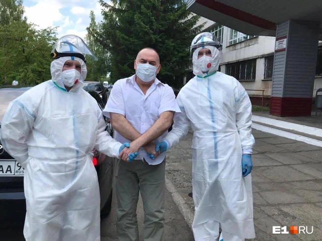 Практически во всех крупных скандалах с массовыми увольнениями медиков министр старался разобраться — общался с коллективом и руководством больниц | Источник: читатель E1.RU