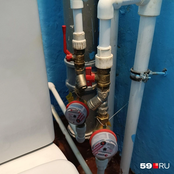 За расходом воды также следят счётчики | Источник: Кирилл Хафизов / 59.RU