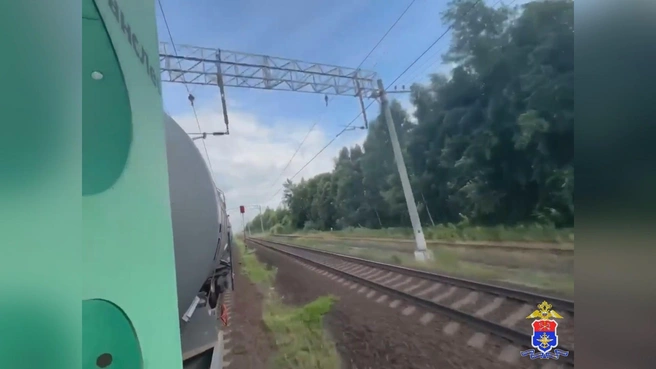 Двух юных искательниц острых ощущений поймали в Петербурге на зацеперстве | Источник: пресс-служба Санкт-Петербургского линейного управления МВД на транспорте