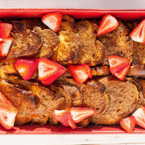 Сладкая запеканка из цельнозерновых тостовУлучшенный рецепт завтрака с тостами для тех, кто обожает французскую кухню.Полный рецепт сладкой запеканки из цельнозерновых тостов читайте по ссылке.