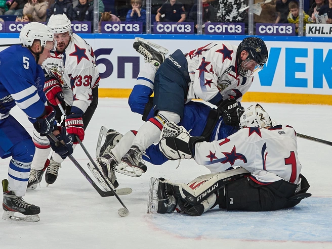 Наиболее результативными игроками стали нападающие Никита Ефимов и Кирилл Новичков, забросившие шесть и пять шайб соответственно. | Источник: Александр Ощепков / NGS.RU