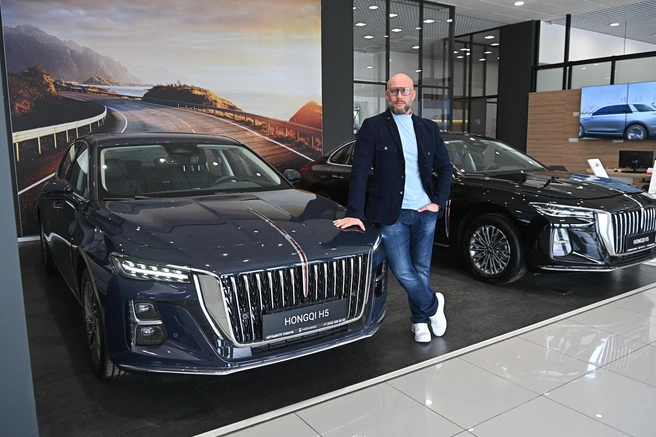 Автомобиль определенно подчеркивает статус своего владельца | Источник: Максим Воробьев