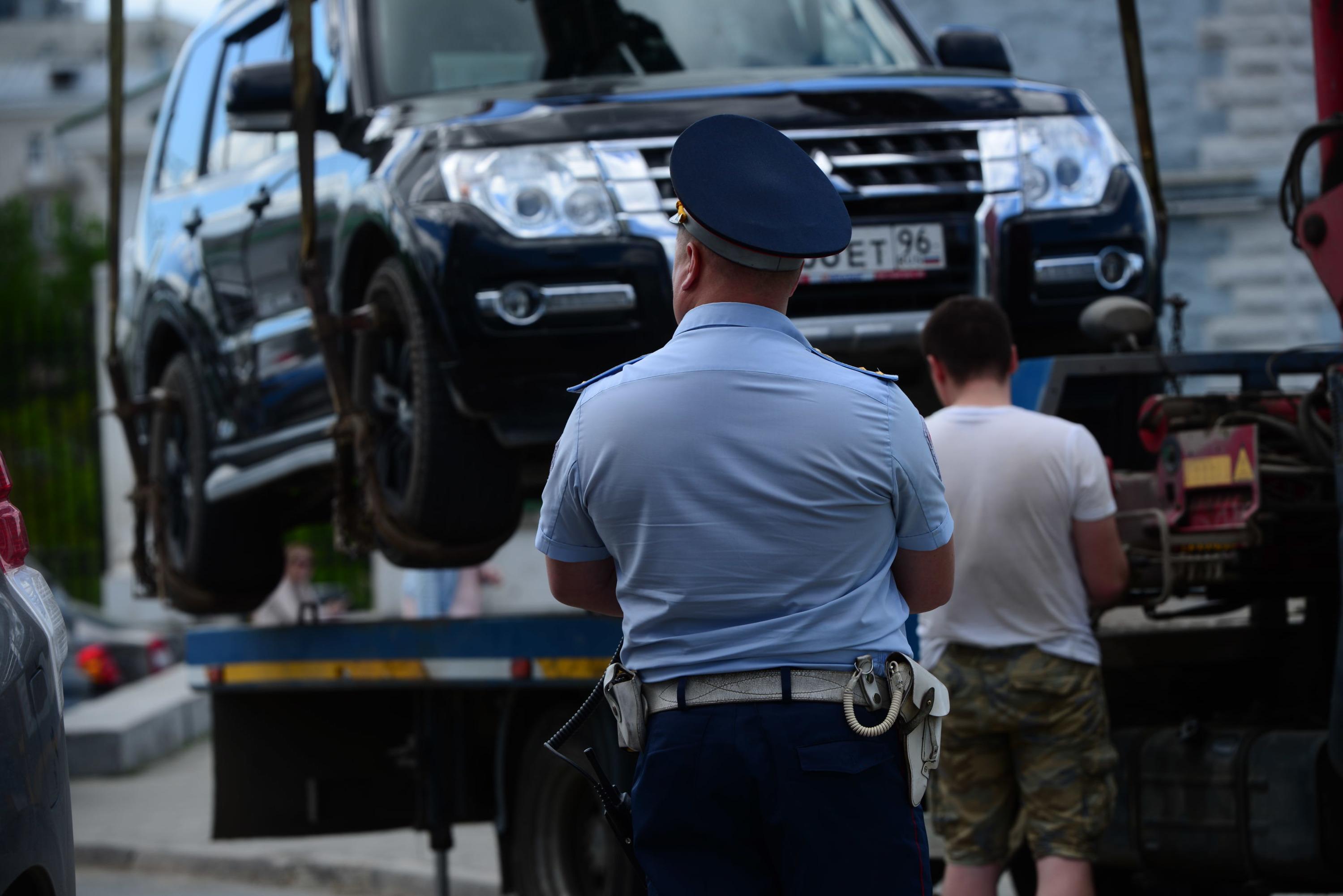 В Екатеринбурге с 20 августа 2019 года эвакуаторы увозят машины по новой  схеме. Как теперь будут эвакуировать машины - 21 августа 2019 - Е1.ру