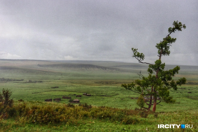 Зурцаган расположился в ложбинке между сопками | Источник: Алена Кашпарова / «ИрСити»