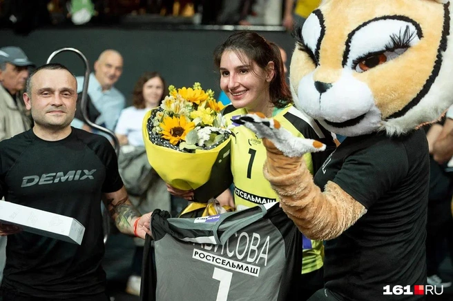 Ростовские болельщики всегда тепло встречают Галину Габисову | Источник: Евгений Вдовин