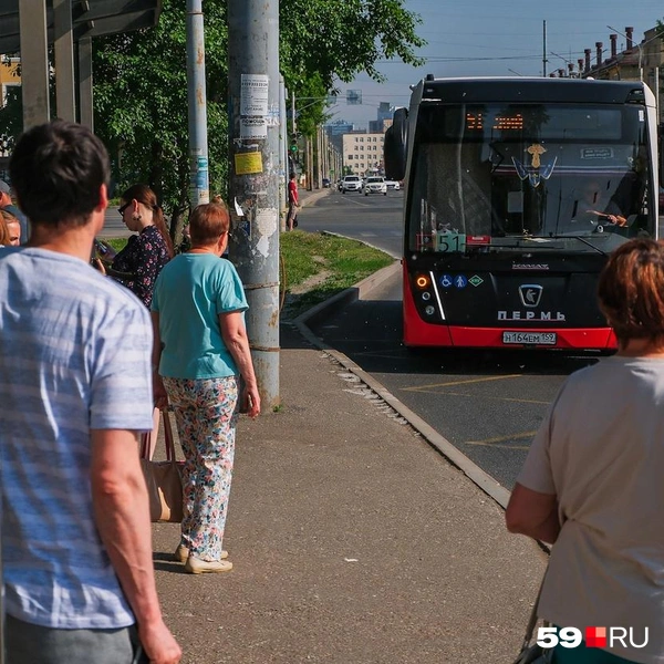 На подходе 51-й автобус | Источник: Тимофей Калмаков / 59.RU