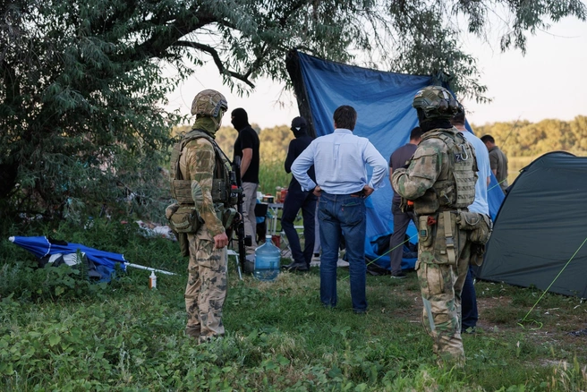 Ростовчане с пониманием отнеслись к мероприятиям и даже шутили с силовиками | Источник: Алексей Волхонский / V1.RU