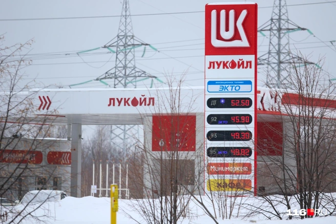 Такие цены на заправках в Казани: дизельное топливо — 52,5 рубля за литр, бензин — от 45,9 рубля | Источник: 116.RU