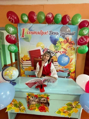 А Диана Кушнир — в школе № 16 в Бирюсюнске | Источник: #кобзевнасвязи / Telegram