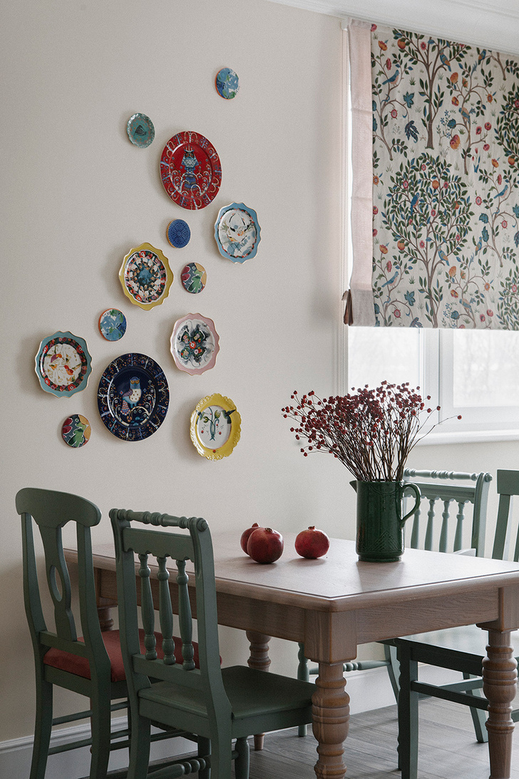 Серванты, витрины, тарелки на стене: 30+ примеров (галерея 1, фото 4)