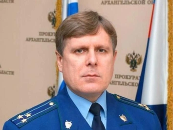 Упал на льду и больше не встал: замглавы Архангельской области Владимир Ананьев умер, играя в хоккей