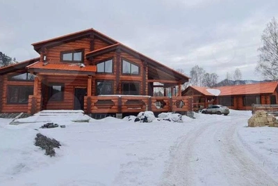 На Алтае продают элитный терем с печью из монастырских стен