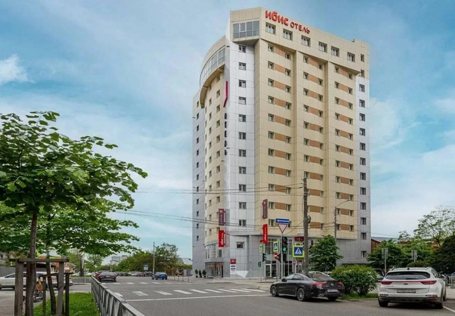 Отель находится в центре Краснодара | Источник: Ibiskrasnodar.ru