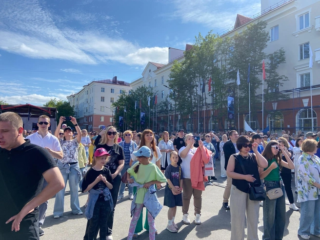 На празднике собрались жители города | Источник: Администрация ЗАТО города Североморск