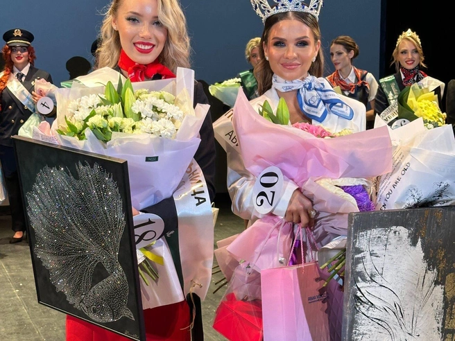 На изображении: Лилия Дегтярева (слева) и Дарья Потапова | Источник: topstewardess.ru