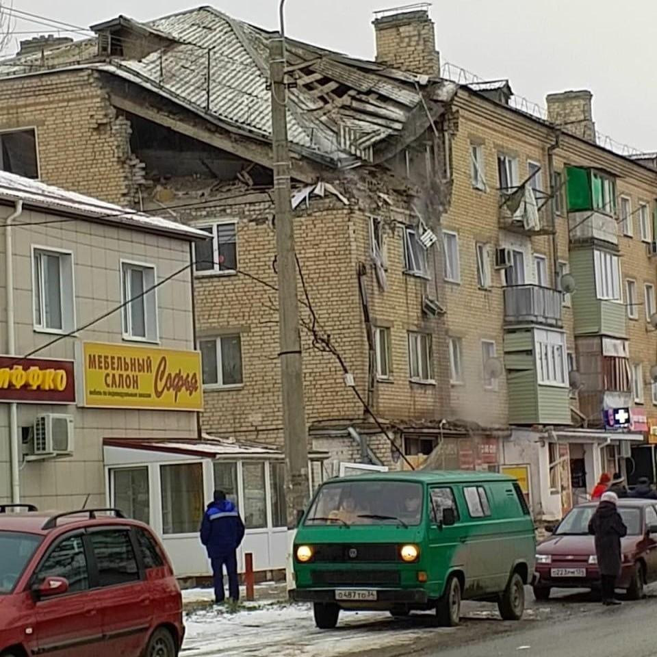 Под завалами бабушка с внучкой: в Волгоградской области обрушился дом из-за взрыва