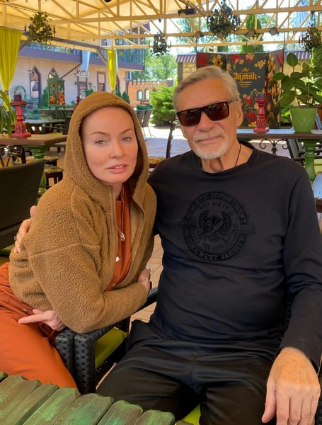 Пока Эппле не комментирует конфликт с подругой и тему долга