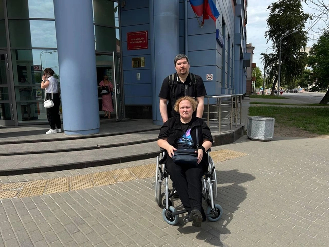 После микроинсульта женщина вынуждена передвигаться на инвалидной коляске | Источник: предоставлено Дмитрием Джулем, адвокатом Ирины Осиповой