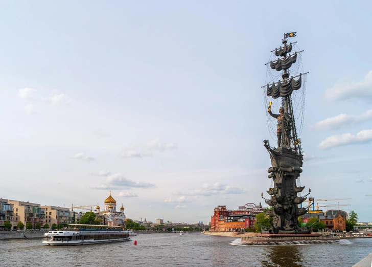 27 июня 1995 года в Москве Правительство Москвы приняло постановление об установке памятника в честь 300-летия Российского флота | Источник: Collection Maykova/Shutterstock/Fotodom.ru